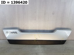 Накладка двери багажника  Nissan X-Trail II (T31) Рест. (2010-2015) 5 дв.